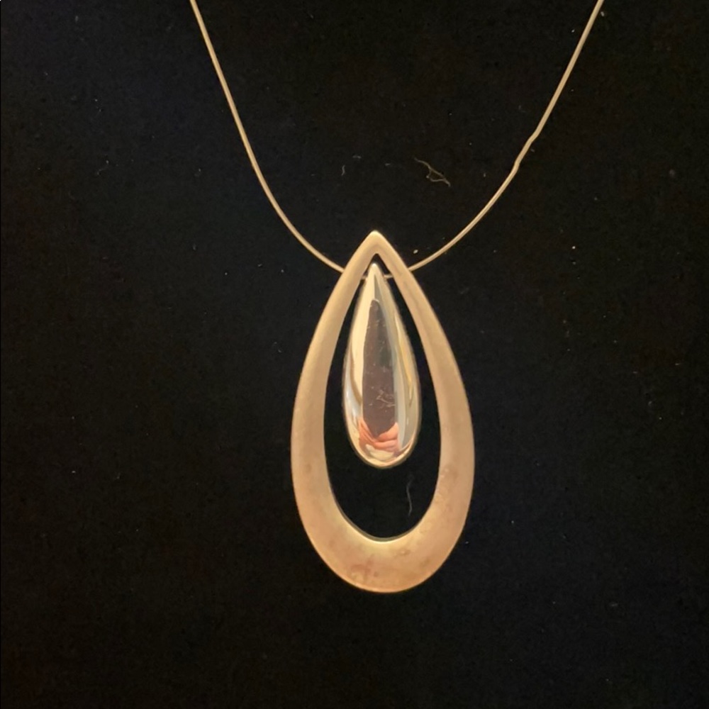 Silver pendant necklace